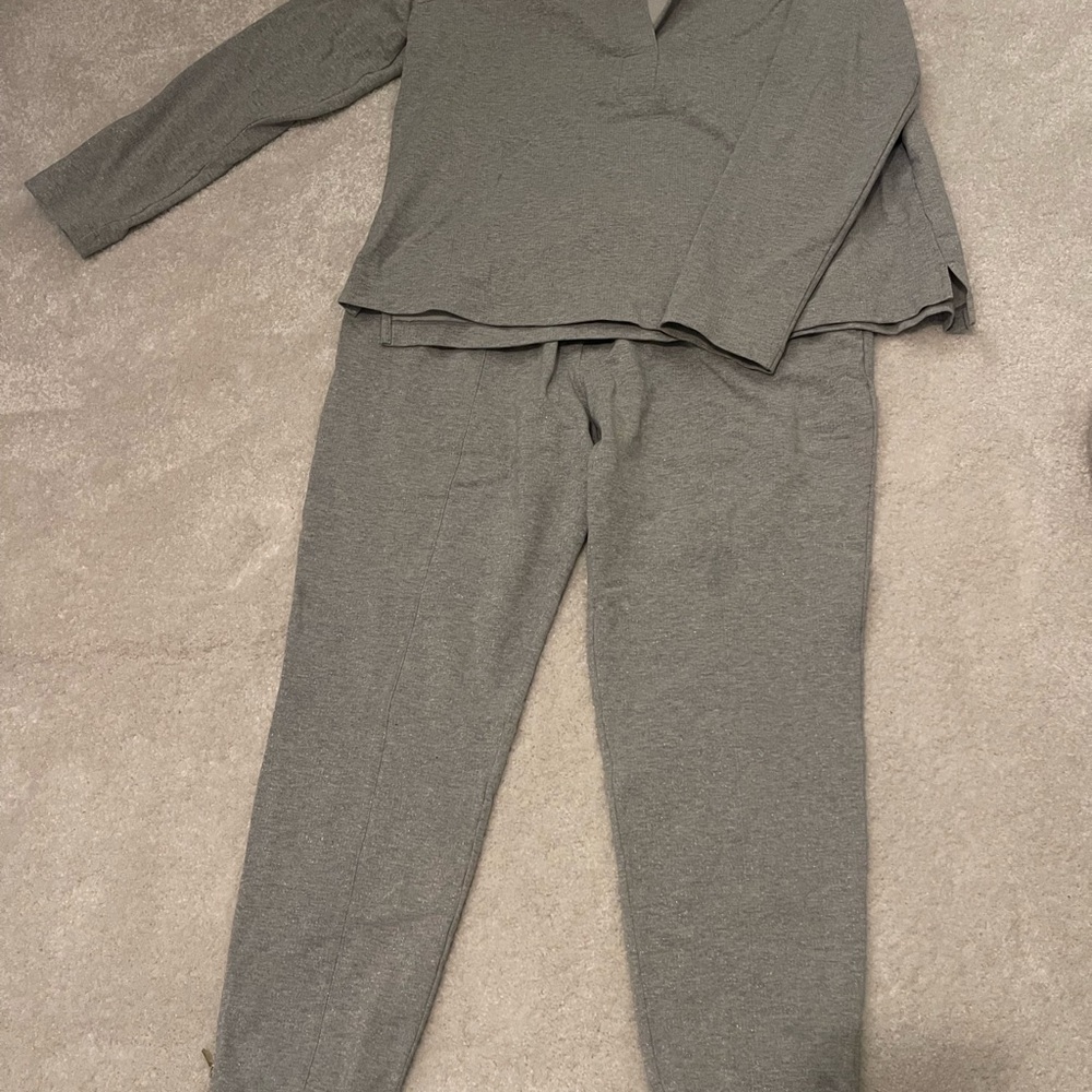 Lilly Pulitzer Emalie Shimmer Gray top and pants set. Size large.